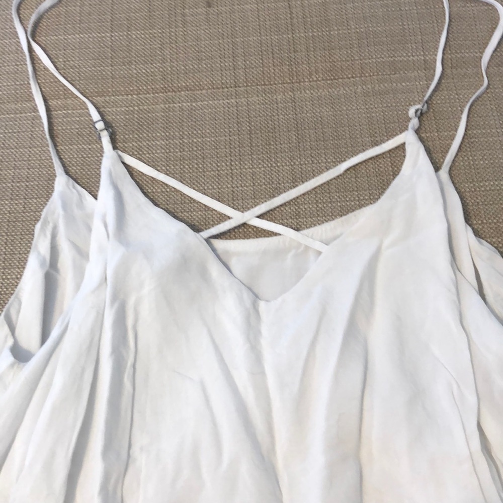Basic white flowy top - Picture 3 of 3